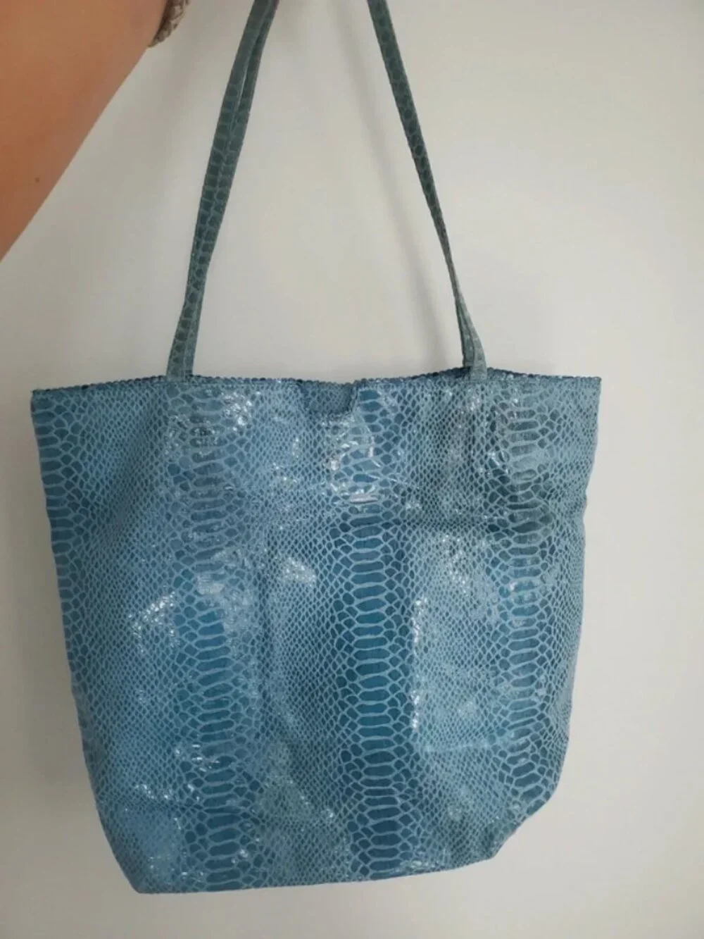 Carlos Falchi Vegan Python Texture Tote Turquoise Blue Fatto a Mano Shoulder Bag